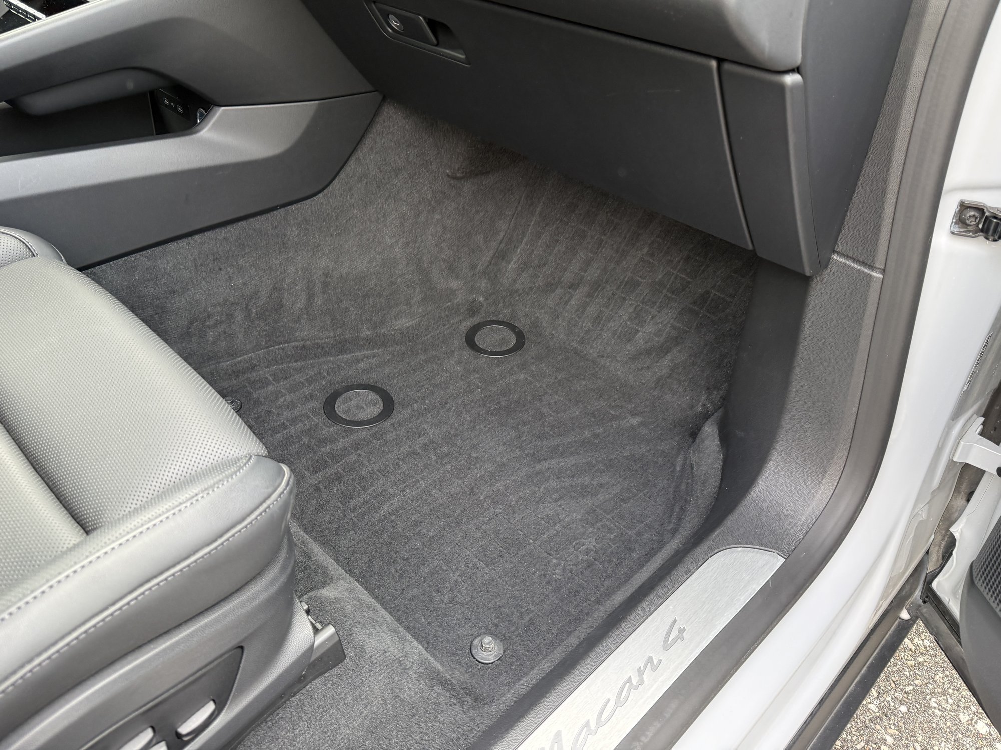 Porsche Macan footwell after winter cleanup